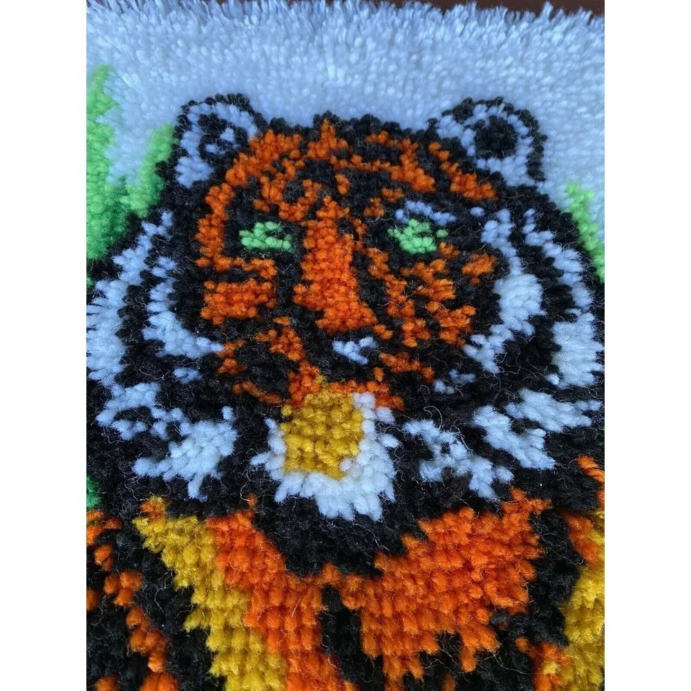 Vintage 70s MCM Handmade Tiger Latch Hook Yarn Wall Rug Tapestry Tiger 21” X 15”